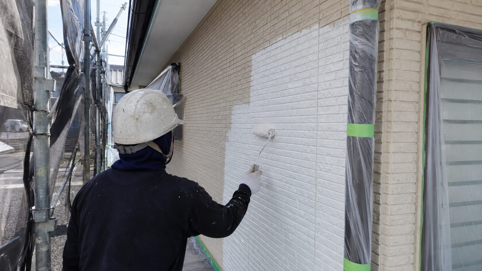 北九州市 外壁塗装の下塗り作業