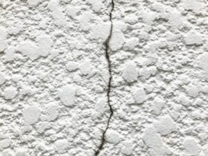 北九州市 外壁塗装前に確認したい外壁のひび割れ