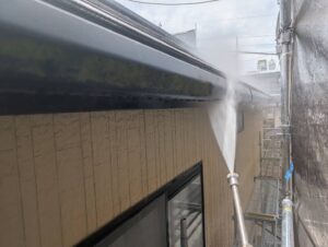 北九州市八幡区 T様邸 雨樋塗装 高圧洗浄で汚れを除去｜施工事例