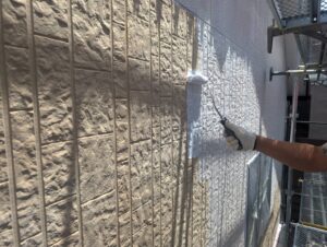 北九州市八幡区 T様邸 外壁塗装 1階 下塗り作業 パーフェクトトップ P-15-30D