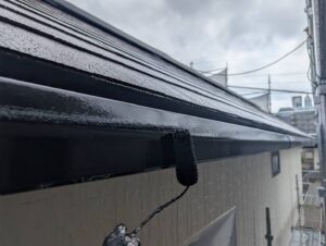 北九州市八幡区 T様邸 雨樋塗装 上塗り2回目で仕上げ｜施工事例