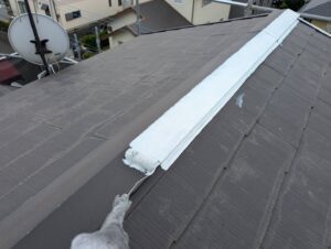北九州市八幡区 T様邸 屋根板金塗装 下塗り（錆止め）で防錆処理｜施工事例