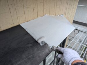 北九州市八幡区 T様邸 小庇塗装 下塗り 錆止め塗料の施工｜施工事例