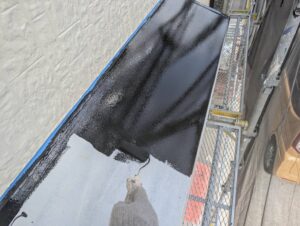 北九州市八幡区 T様邸 シャッターBOX塗装 中塗りで塗膜を厚く施工｜施工事例