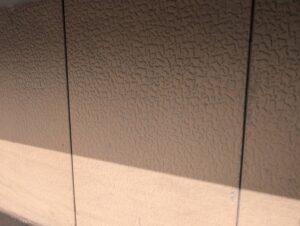 北九州市Y様邸 縦目地コーキング ひび割れの様子