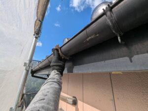 北九州市Y様邸 雨樋 ケレン作業