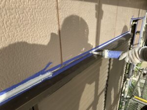 北九州市Y様邸 サッシ廻り コーキング充填作業中