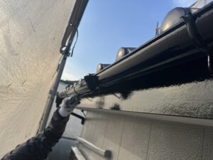 北九州市Y様邸 雨樋 上塗り2回目